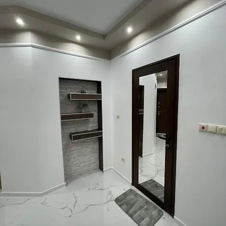 Deluxe Karina-free Parking