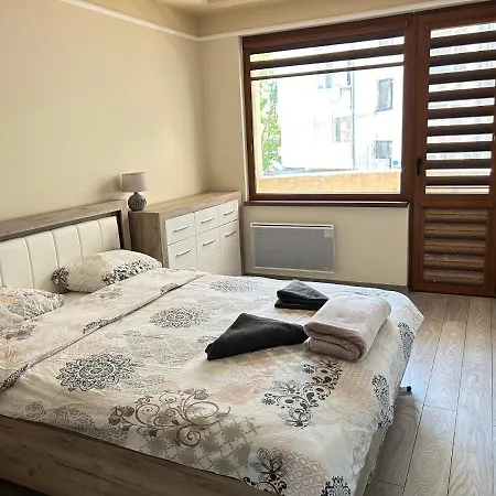 Deluxe Karina-free Parking בורגאס